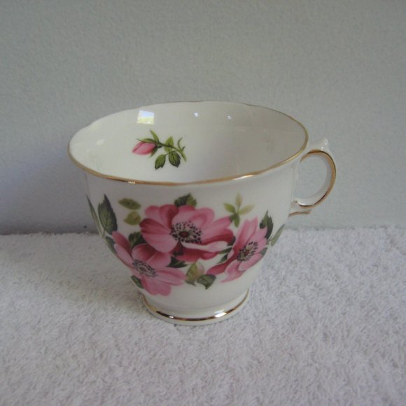 Vintage Royal Vale English Bone China Teacup and Saucer,  pattern 7788 - Picture 4 of 4